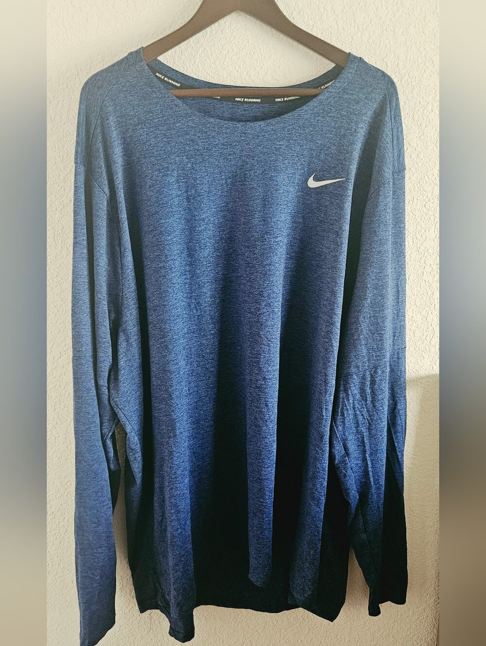 Nike Men’s Long-Sleeve Performance Shirt —Heather Blue